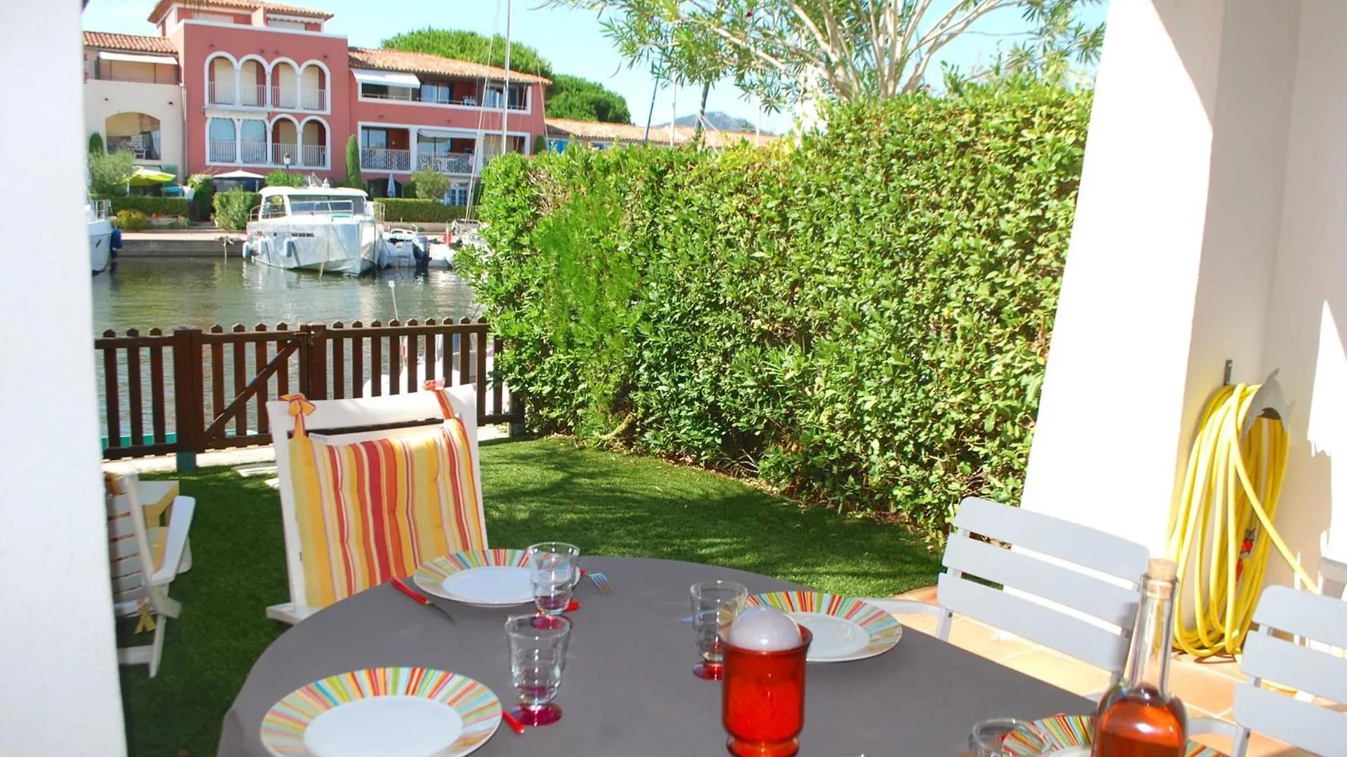 Fisherman House With Wifi And A Mooring In A Private Area - Parking Near-By Grimaud France