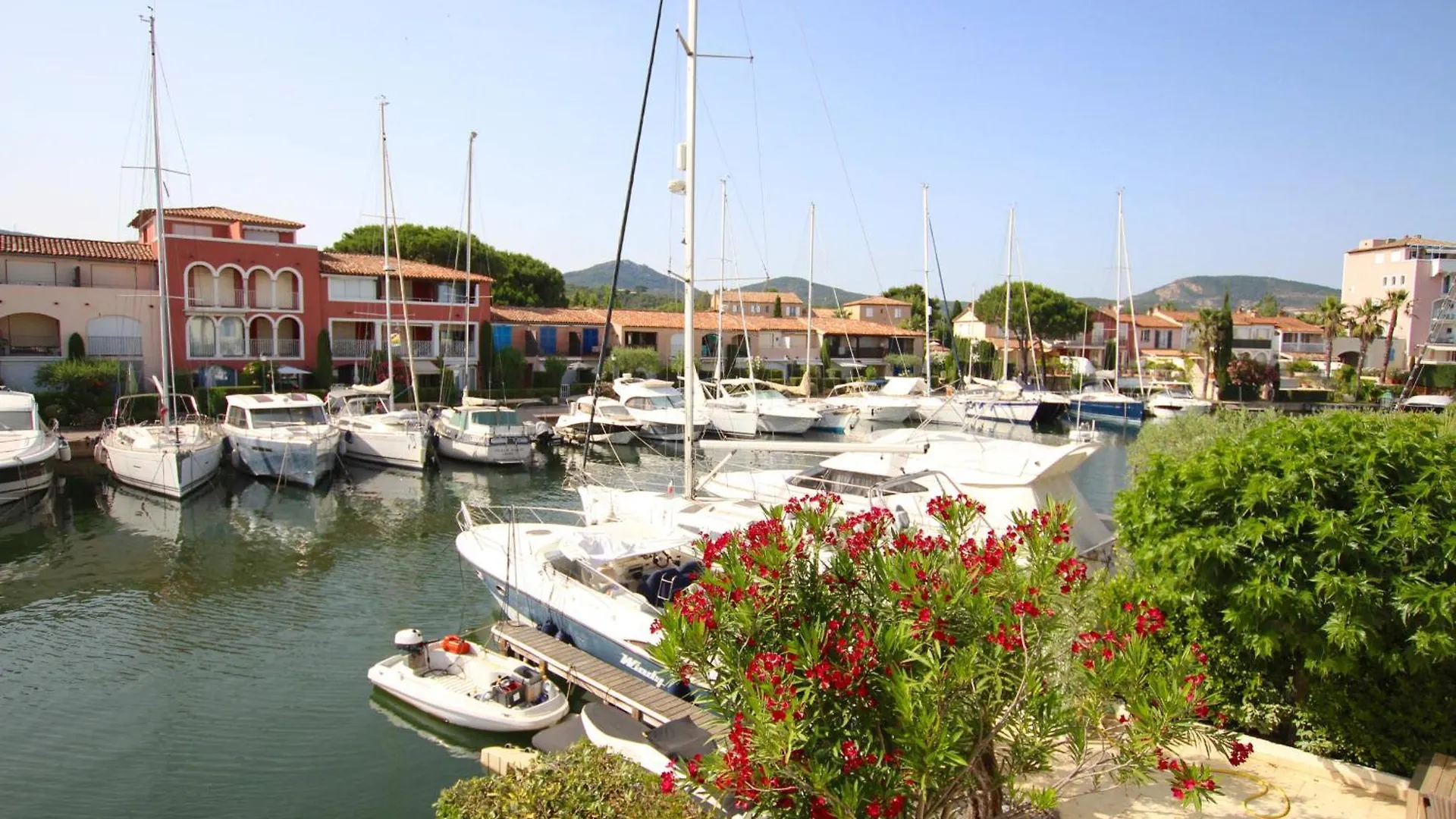Fisherman House With Wifi And A Mooring In A Private Area - Parking Near-By Grimaud 0*,  France